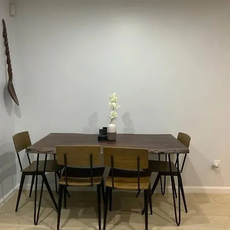 Artistic Luxury Home Downtown/Train To Nyc/Airport